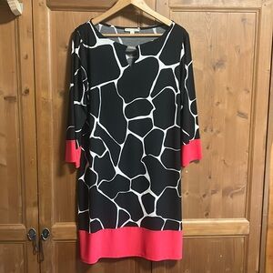 Women’s Black, White & Ref Signature Camryn Dress, Size Large